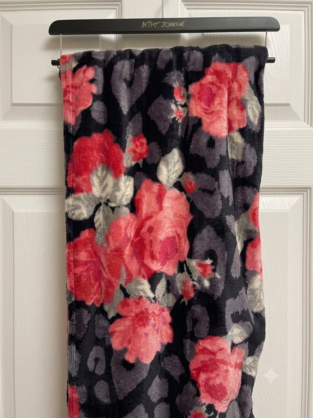 Betsey Johnson Ultra Soft Plush Throw - Picture 3 of 5